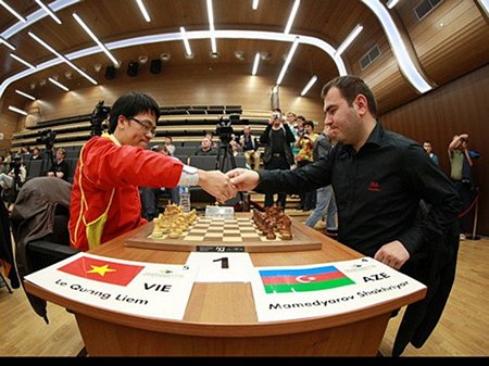 Quang Liêm và Shakhriyar Mamedyarov.