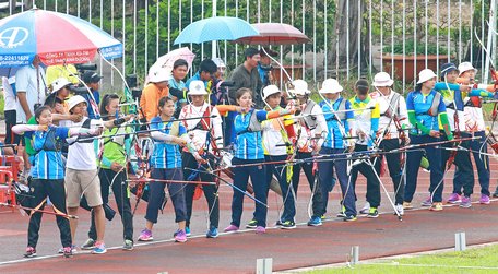 Vĩnh Long từng đăng cai nhiều giải bắn cung quốc gia. Trong ảnh: Cảnh thi đấu Giải vô địch Cúp Bắn cung quốc gia 2017, tại Vĩnh Long.