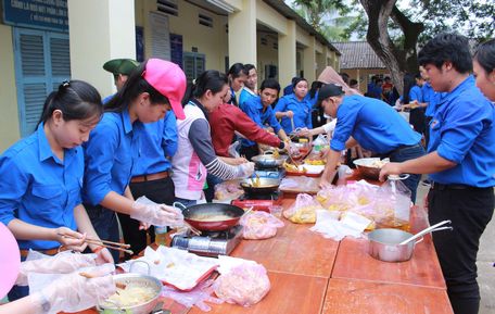 Đa số các bạn trẻ hoạt động xã hội đều cho rằng: Khi ta biết sẻ chia yêu thương thì sẽ nhận được niềm vui và hạnh phúc.