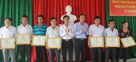 Phong trào thi đua đã xuất hiện ngày càng nhiều những điển hình tiên tiến.