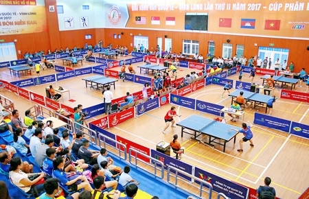 Từ việc xã hội hoá, nhiều nhà tài trợ đã đến với TDTT Vĩnh Long ngày càng nhiều hơn.