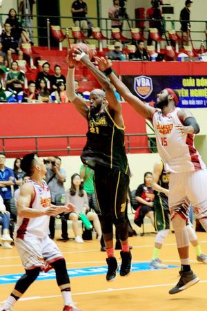 BVL-DTHU- Cantho Catfish ao dam- Saigon Heat  (3).JPG