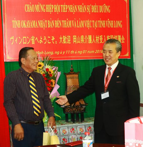 Tiếp đoàn Nhật Bản, có ông Nguyễn Bách Khoa- Ủy viên Thường vụ Tỉnh ủy, Trưởng Ban Tuyên giáo Tỉnh ủy (bên trái)