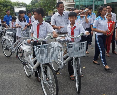 Đoàn thể và cộng đồng xã hội cùng chung tay bảo vệ, chăm sóc trẻ em.