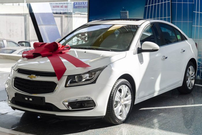 Mẫu xe ôtô giảm nhiều nhất trong tháng 1/2018 của thương hiệu ôtô Mỹ tại Việt Nam là Chevrolet Cruze. Phiên bản cao cấp LTZ được giảm 80 triệu, tức là chỉ còn 619 triệu đồng. Phiên bản LT giảm 70 triệu đồng, còn 519 triệu đồng, ngang với Kia Cerato 1.6 MT. Hyundai Elantra 1.6 MT có giá cao hơn khoảng 30 triệu đồng.