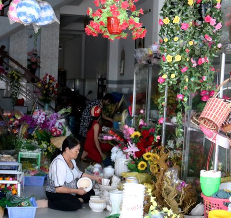 Năm nay giá các loại hoa giả không tăng.