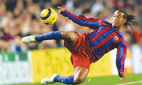 Ronaldinho chính thức giã từ sân cỏ. (Ảnh: Getty)