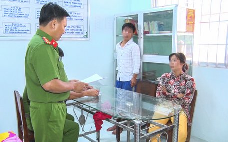 Công an Vĩnh Long tống đạt quyết định khởi tố bị can Phan Quốc V..