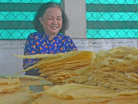 Các cơ sở sản xuất tàu hủ ky đang hối hả đưa sản phẩm ra thị trường tết.