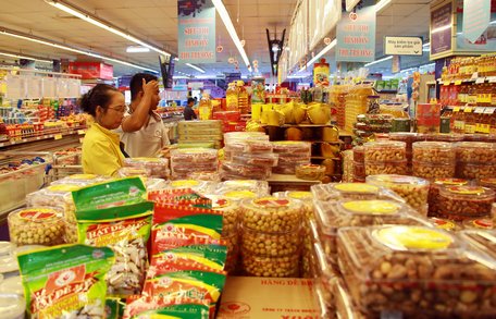  Nhiều doanh nghiệp chú trọng cải thiện mẫu mã, nâng chất lượng sản phẩm để thu hút người tiêu dùng dịp tết.