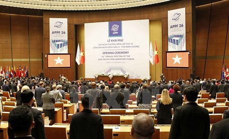 Các đại biểu chào cờ trong lễ khai mạc. (Ảnh: Văn Điệp/TTXVN)