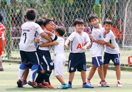 Niềm vui chiến thắng của đội CLB Toàn Anh trong trận chung kết.