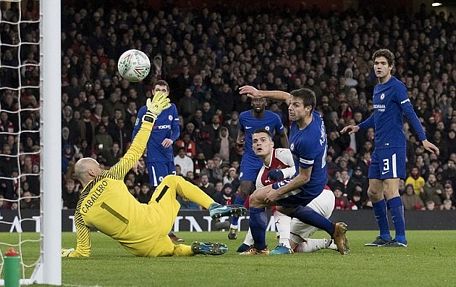  Xhaka khiến Chelsea ôm hận với pha ra chân cực nhanh ở phút 60. 