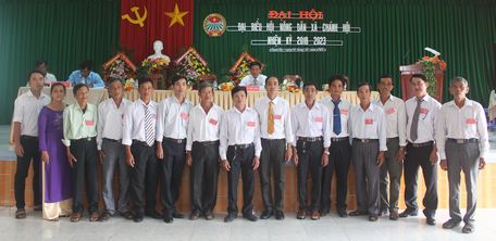  Ban chấp hành nhiệm kỳ mới gồm 15 đồng chí ra mắt đại hội. 