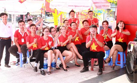 Hầu hết các cửa hàng điện máy đều sôi động trong không khí bóng đá.