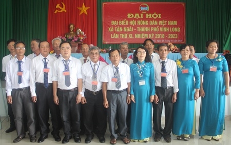 BCH nhiệm kỳ mới ra mắt đại hội.