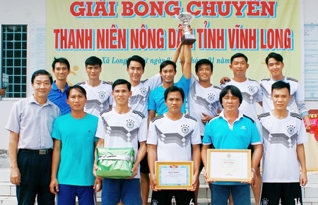 Đội Thành Trung (Bình Tân) lần đầu tiên đăng quang ngôi vô địch Giải bóng chuyền Thanh niên Nông dân tỉnh Vĩnh Long.  