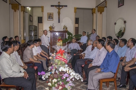 Đồng chí Trương Văn Sáu- Phó Bí thư Thường trực Tỉnh ủy, Chủ tịch HĐND tỉnh- chúc tết tại Tòa Giám mục.