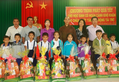 Cùng các em vui xuân đón tết
