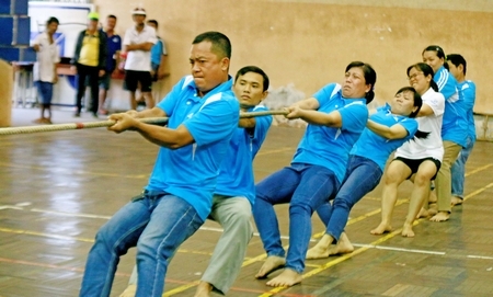 Đội BVĐK tỉnh giành giải nhất môn kéo co.
