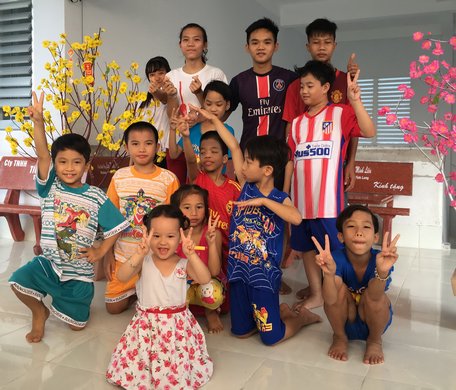  Nụ cười hồn nhiên của các em nhỏ làm cho mùa xuân thêm ấm áp.