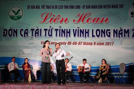 Liên hoan ĐCTT 2017 có nhiều tài tử, nghệ nhân trẻ nhưng đã trình diễn rất tốt và chuyên nghiệp.