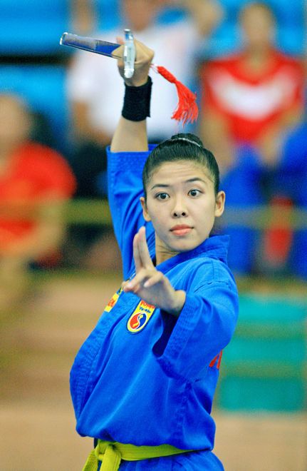 Nguyễn Thị Ngọc Trâm với bài thi “Long Hổ quyền”.