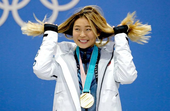  Nét nhí nhảnh của nhà vô địch Chloe Kim.