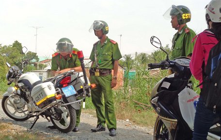 Cảnh sát trật tự tuần tra đảm bảo an toàn xã hội.