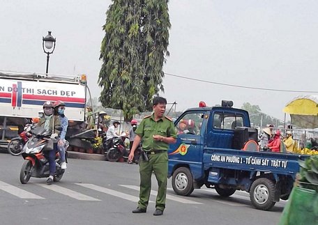 Những ngày tết, công an luôn có mặt khu vực đông người giữ gìn ANTT.