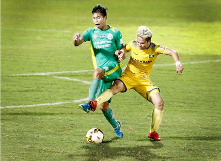 Không chỉ XSKT Cần Thơ (áo xanh), Sông Lam Nghệ An- nhà vô địch Cúp quốc gia 2017 cũng khát khao chiến thắng.