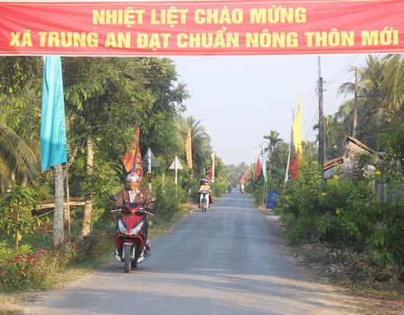 Đường sá tại xã Trung An được đầu tư tạo điều kiện cho người dân đi lại dễ dàng.