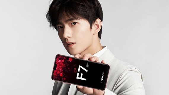 OPPO F7 với 