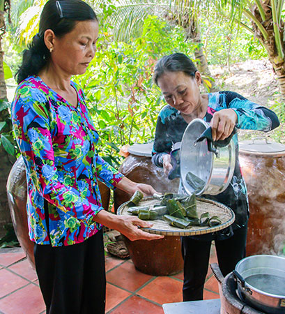 Bà có thể làm ra hơn 50 loại bánh khác nhau.