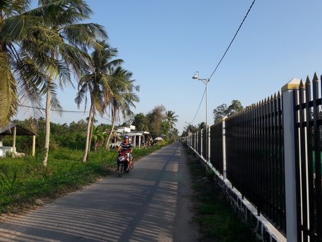 Tuyến đường Mỹ Phó- Giồng Thanh Bạch mang diện mạo mới với hệ thống đèn chiếu sáng.