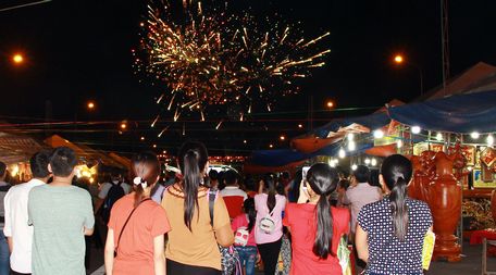  Chương trình văn nghệ thu hút nhiều người xem.