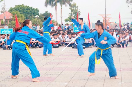  Biểu diễn võ vovinam trong chương trình Ngày chạy Olympic vì sức khỏe toàn dân.