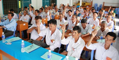  Các đại biểu biểu quyết thông qua các chỉ tiêu chủ yếu trong nhiệm kỳ 2018- 2023.