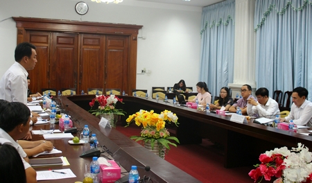 Nâng cao chất lượng, số lượng nhân lực ngành y tế nhằm tạo điều kiện chăm sóc sức khỏe người dân tốt hơn.