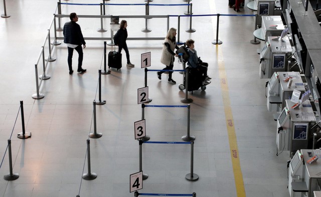 Bộ phận check-in của Hãng hàng không Air France vắng lặng trong ngày 3/4 do đình công - Ảnh: REUTERS