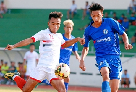 Pha ghi bàn của Tiến Phát (13), mở tỷ số 1-0 cho Vĩnh Long.