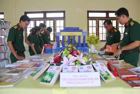 Cán bộ, chiến sĩ lực lượng vũ trang không ngừng học tập, rèn luyện, nâng cao trình độ, xây dựng tác phong quân nhân cách mạng. Ảnh: NGUYỄN THỊNH