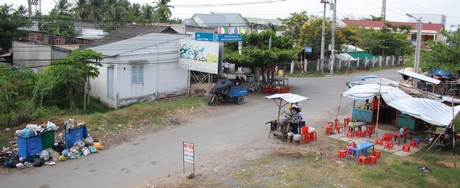 Xã Lộc Hòa cần quan tâm chỉnh trang bộ mặt nông thôn, nhất là xử lý tình trạng rác thải ùn ứ. 