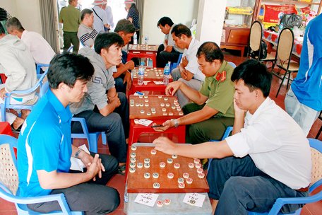 Thi đấu cờ tướng .