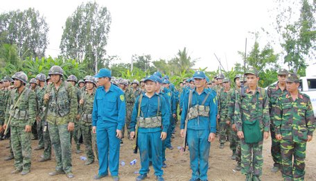 Cùng với lực lượng thường trực, lực lượng dân quân đóng vai trò quan trọng trong việc thực hiện nhiệm vụ quân sự- quốc phòng ở cơ sở.