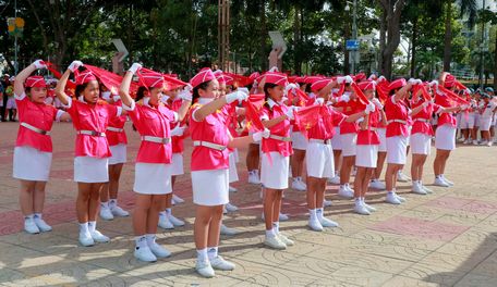 Đội nghi thức của Trường TH Nguyễn Trãi.