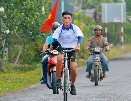  Tay đua Nguyễn Nhựt Phát (Mỹ Phước) về đích trước các đối thủ của mình.