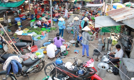 Tuy đạt tiêu chí về cơ sở hạ tầng thương mại nhưng xã Trung Ngãi vẫn cần tiếp tục quan tâm chỉnh trang chợ Giồng Ké.