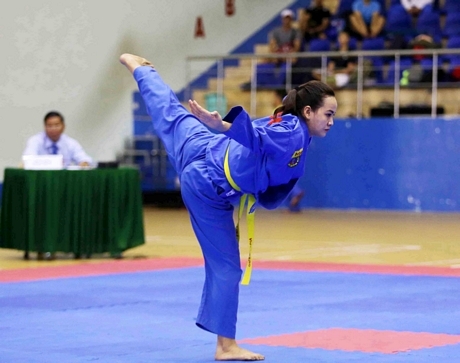 Lê Hồng Phượng Ngân  với nội dung Viên phương quyền.