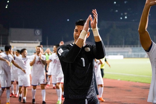 Neil Etheridge ăn mừng lên hạng cùng đồng đội